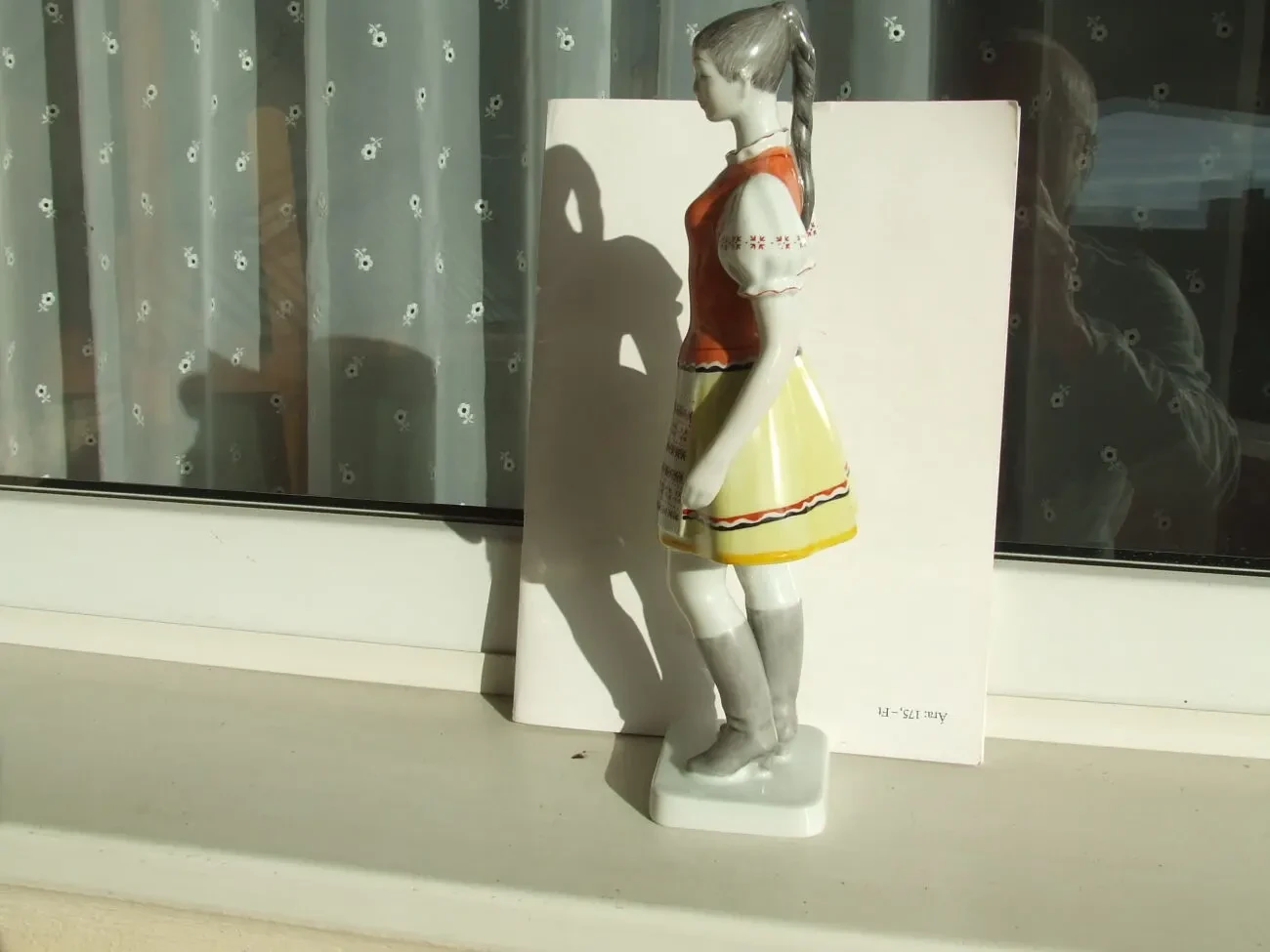 Фарфор дівчина в костюмі роз.30х11 см. Венгрия Гологазо 1950 рр. 2