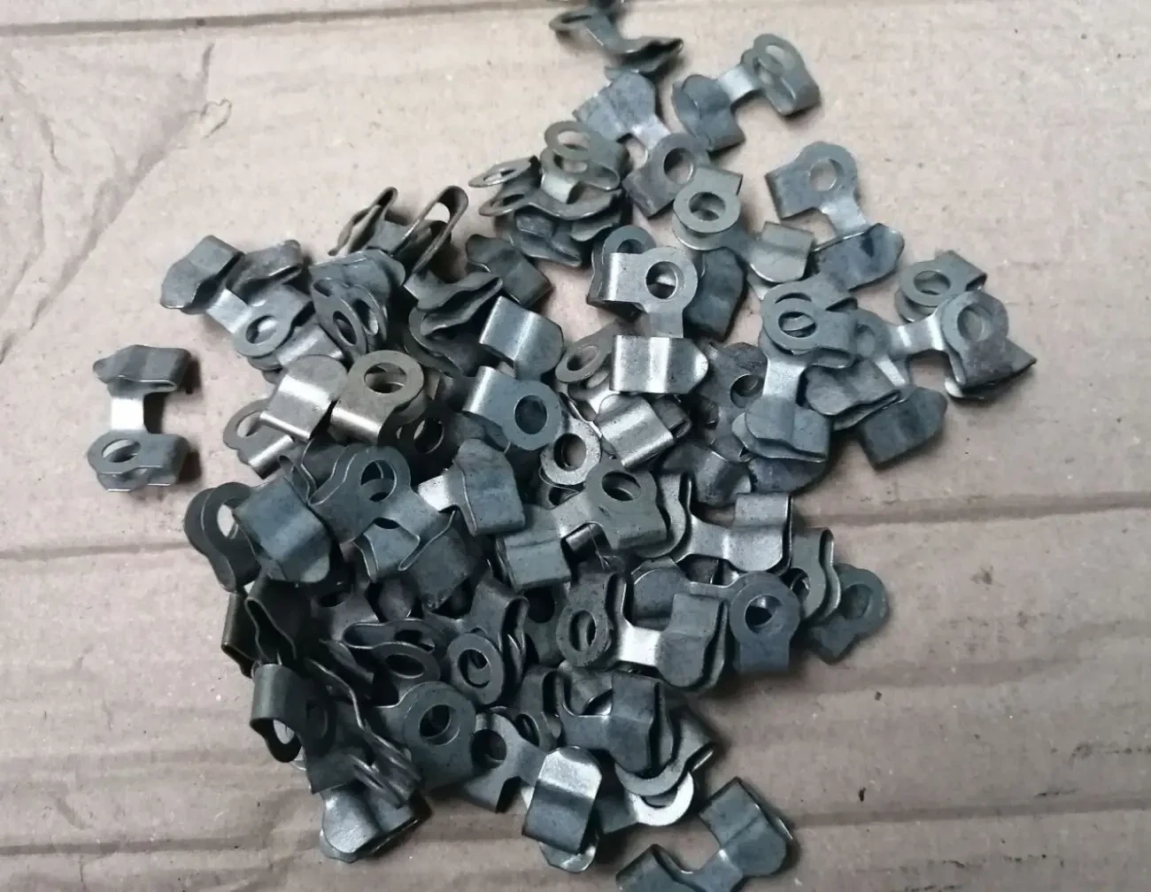 Скоба фиксатора тяги газа акселератора ваз 2101-2107