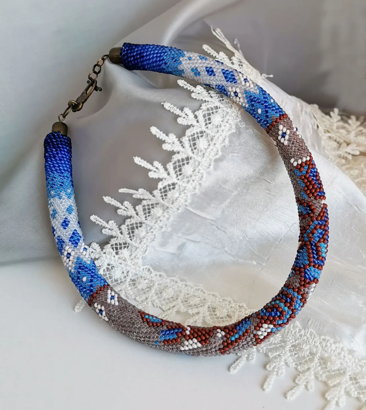 Прикраса із бісеру кольє-джгут Очарування 8