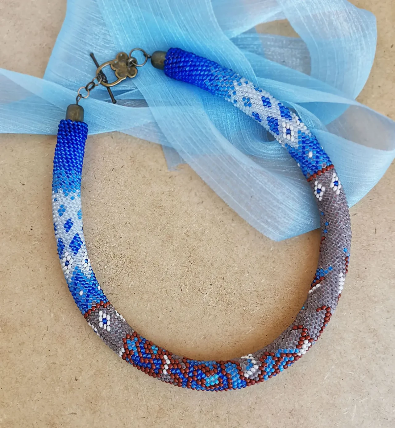 Прикраса із бісеру кольє-джгут Очарування 3