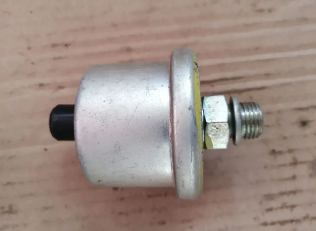 Датчик масла ММ-370, камаз, маз, краз