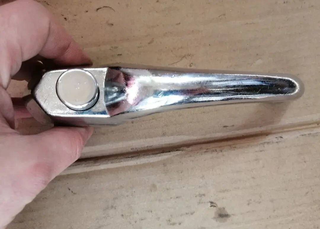 Ручка двери зил-130, правая 2