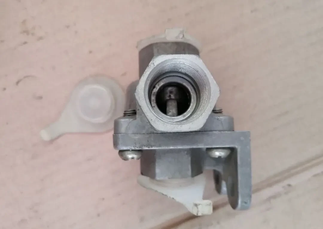 Клапан двухмагистральный камаз, маз, зил 4