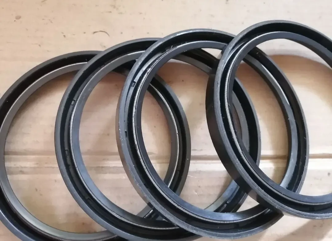 Сальник 125-150-15  GUFERO 4