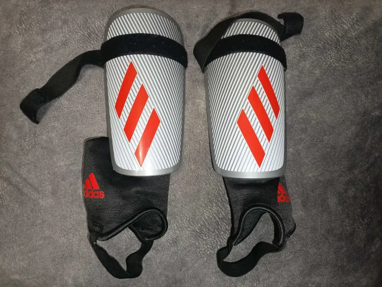 Футбольні щитки Adidas 3