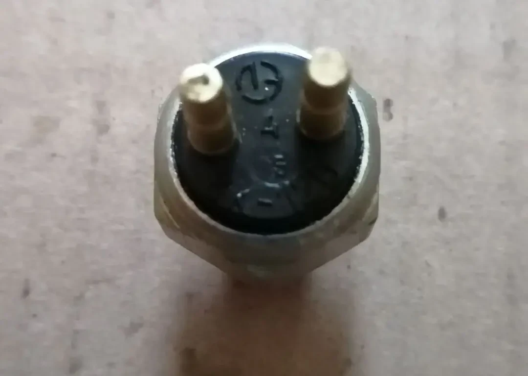 Датчик ВК-12Б, стоп сигнала газ 24, 52, 53, газель, уаз, зил-130 3