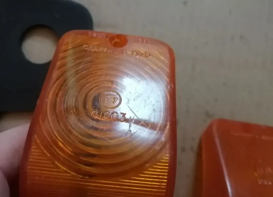 Прокладки стекла поворотов газ 24 4