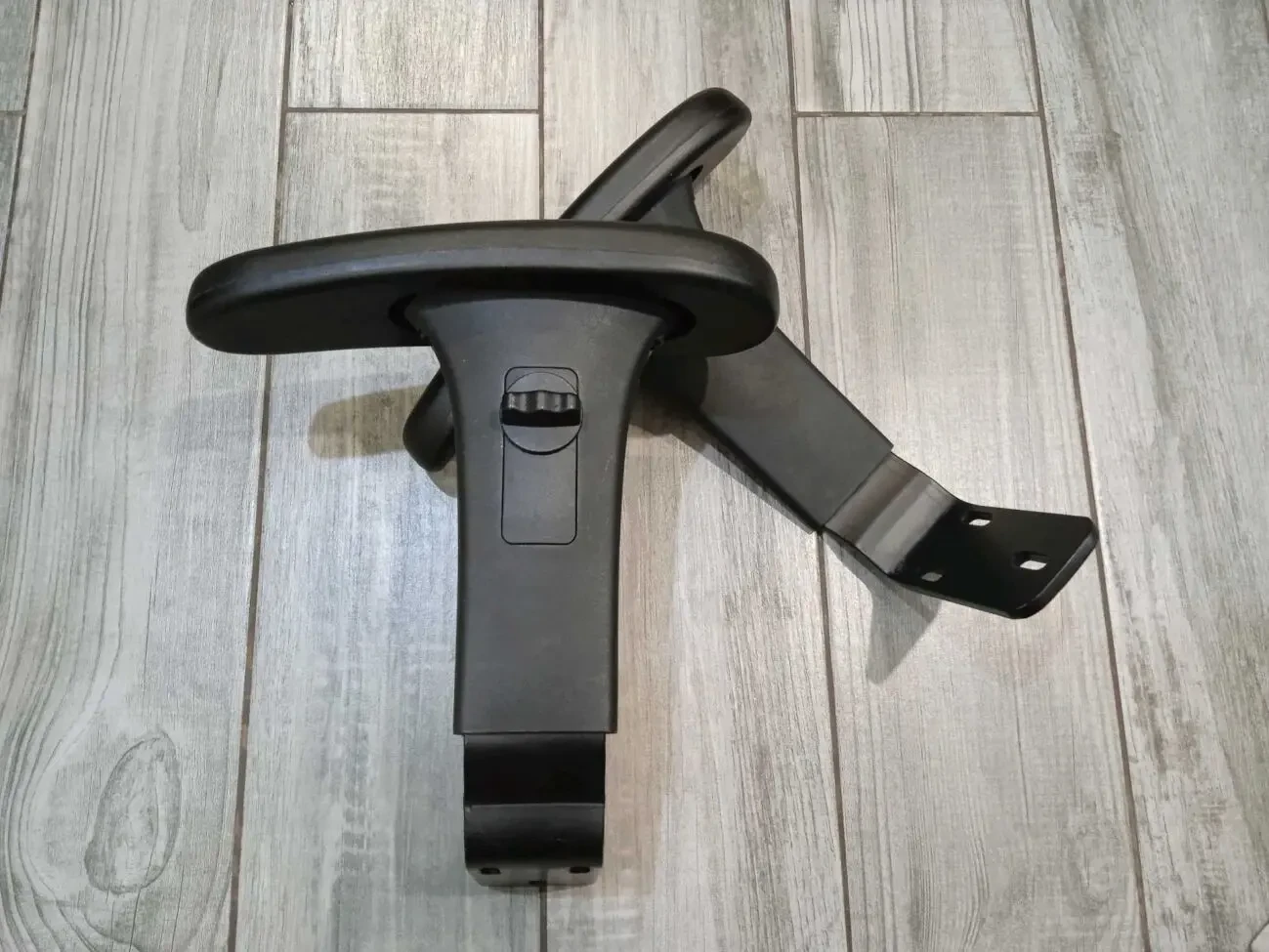 Подлокотники для кресла с регулировкой.