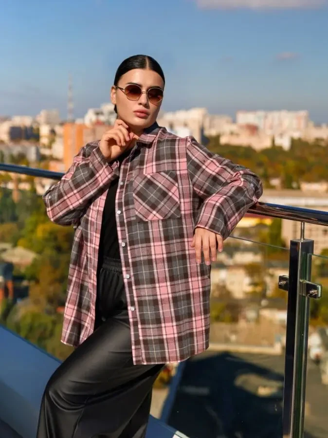 Сорочка жіноча осіння у клітинку великих розмірів рожево-коричневий 3