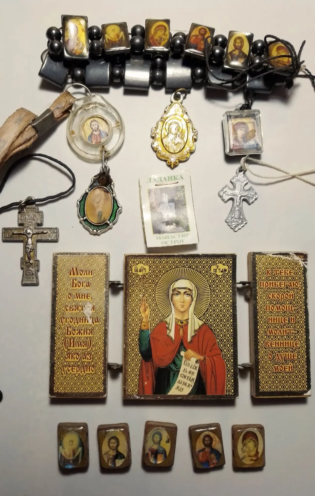 Браслет гематит Иконы и бусины дерево, крестик ладанка, светлана икона