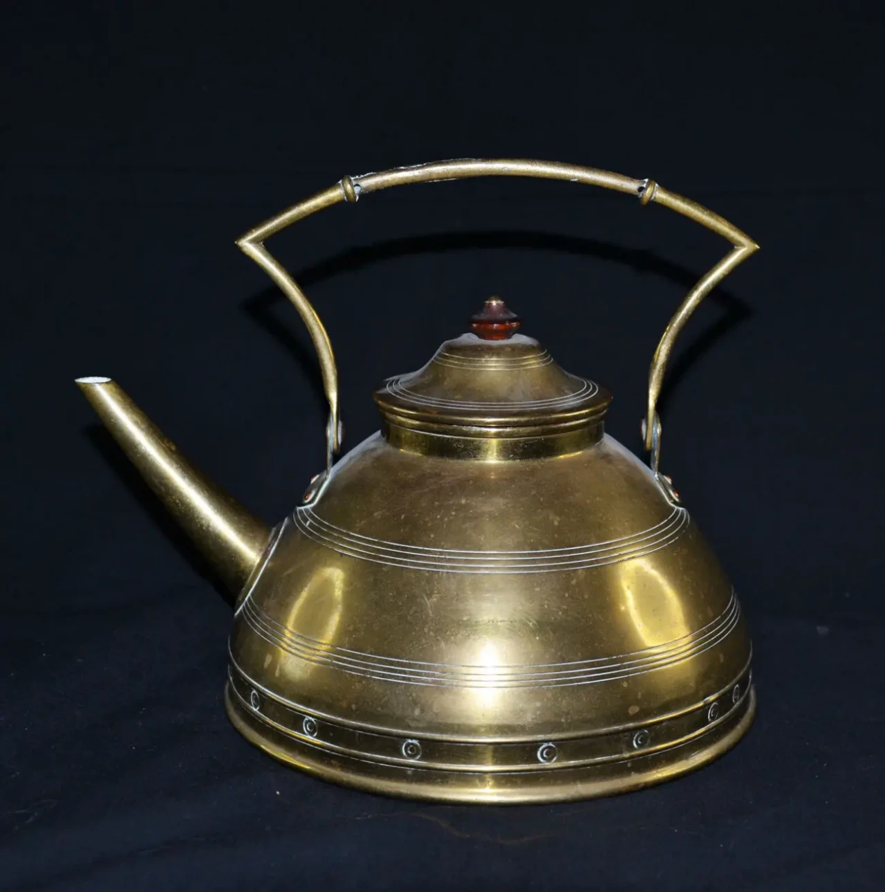 Латунный чайник, дизайн и исполнение Яна Эйзенлёффеля 5
