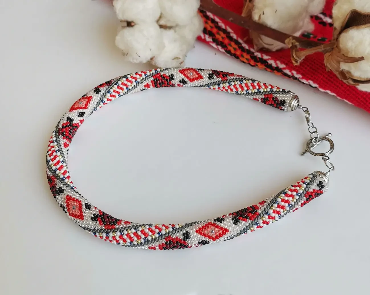 Прикраса із бісеру кольє-джгут Процвітання 3