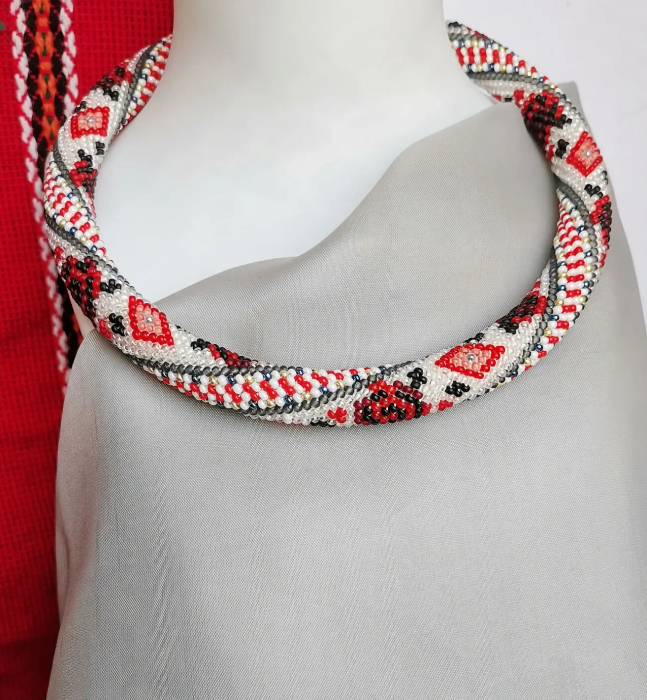 Прикраса із бісеру кольє-джгут Процвітання 4