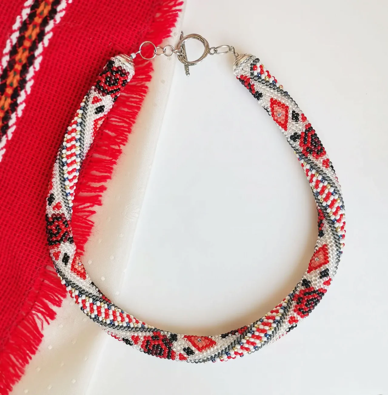 Прикраса із бісеру кольє-джгут Процвітання