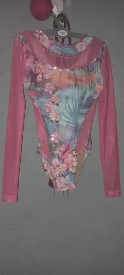 продам гимнастические купальники 4