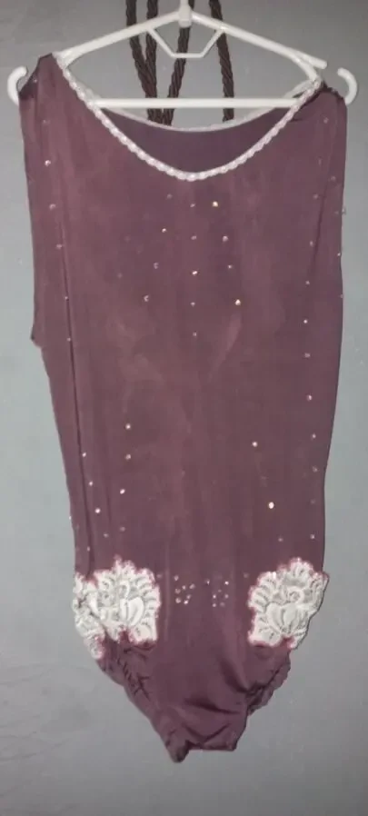 продам гимнастические купальники 10
