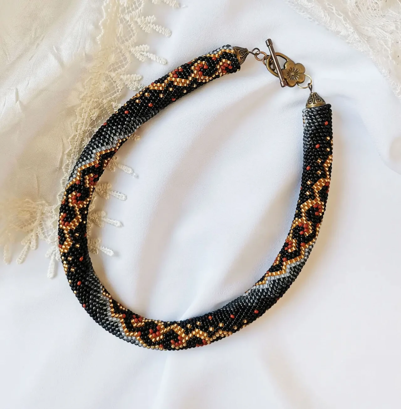 Прикраса із бісеру кольє-джгут Казка 5