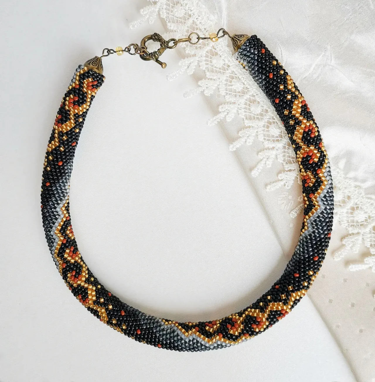 Прикраса із бісеру кольє-джгут Казка