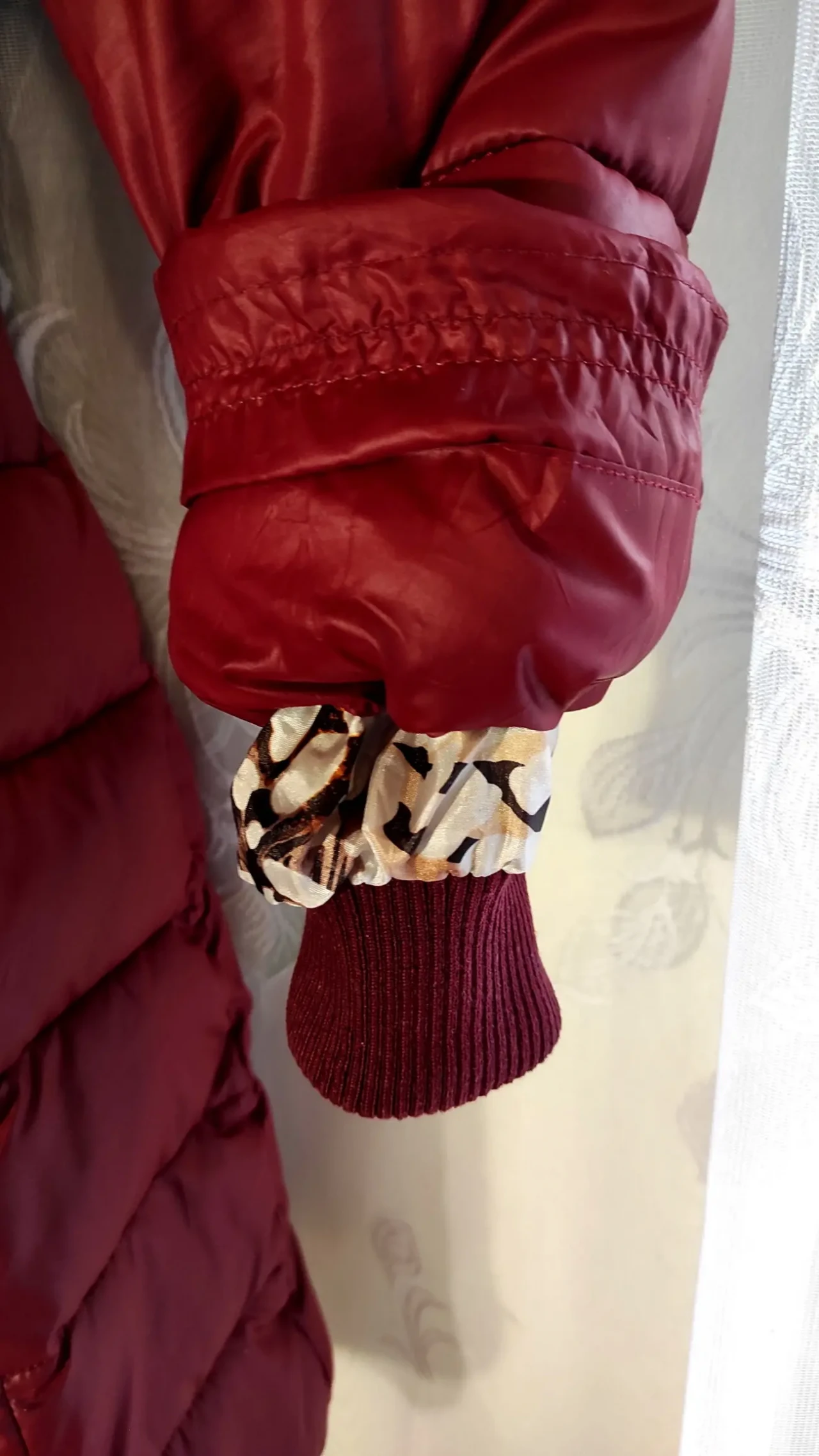 Пуховик жіночий стьобаний відстібна опушка з натурального хутра 5