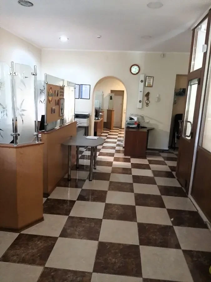 Продам фасадне приміщення  в центрі