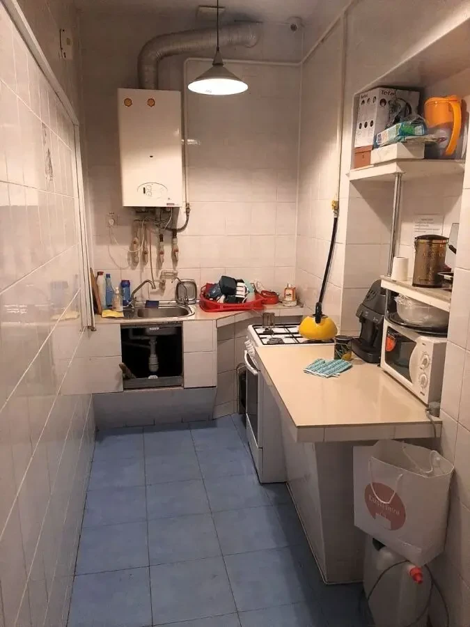 Продам фасадне приміщення  в центрі 4