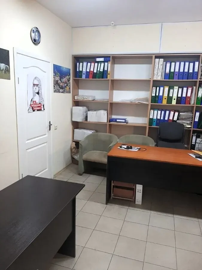 Продам фасадне приміщення  в центрі 2