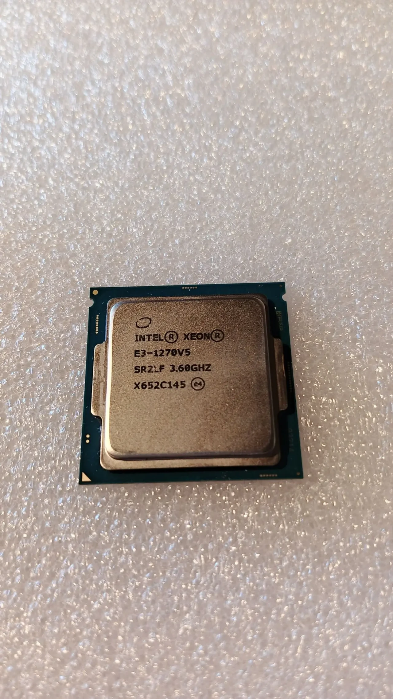 Процессор Intel Xeon E3-1270 V5 (S1151) (как i7 6700 без ядра GPU)