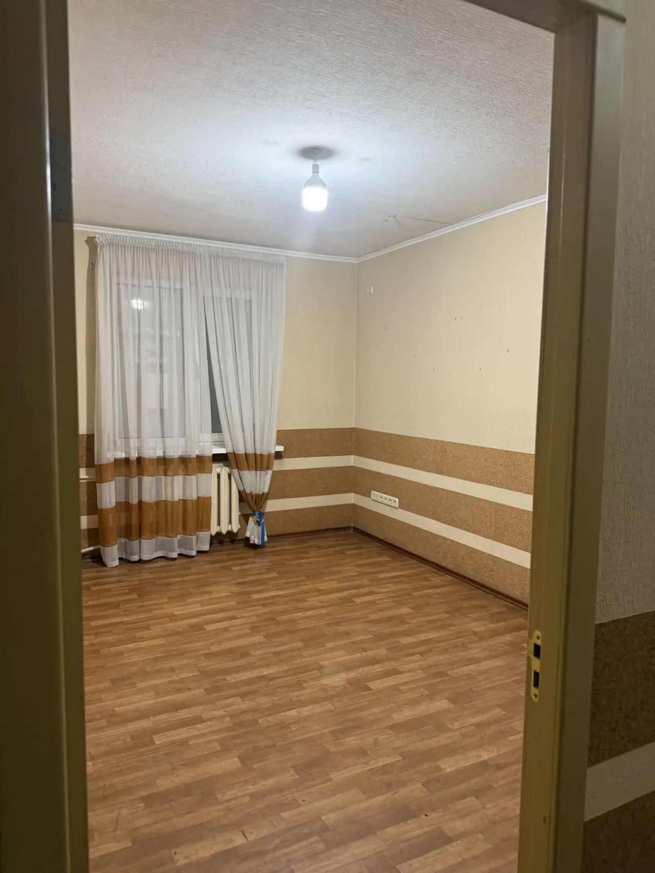 Здається комерційне приміщення на червоній лінії пр-т Героїв, 12 6