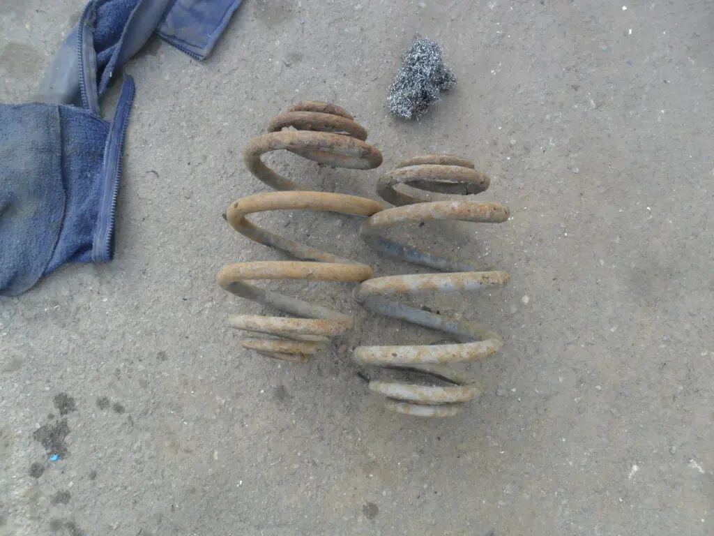 Пружини задні Форд Ескорт 90-2001 рр.., універсал, оригінал 2