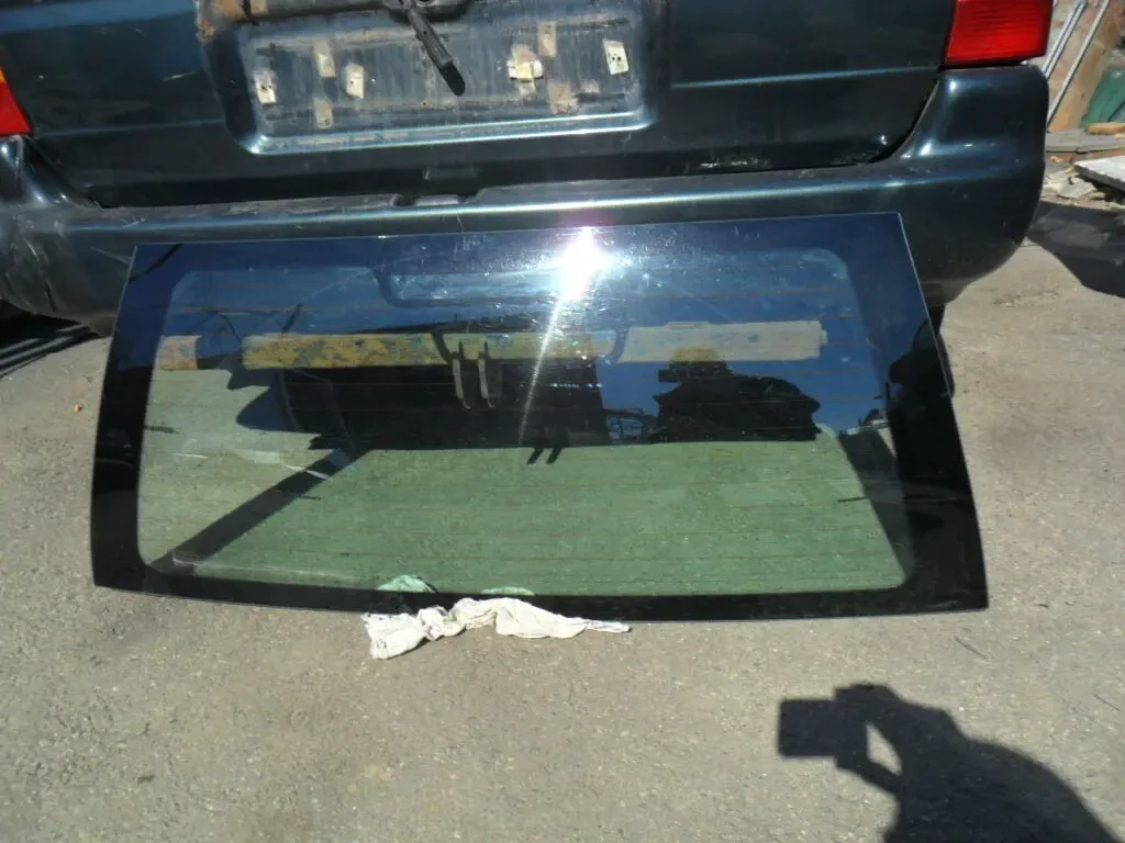 Скло заднє Форд Ескорт 90-2001 рр.., універсал, оригінал 3