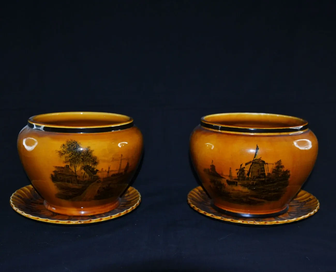 Фарфоровые кашпо .