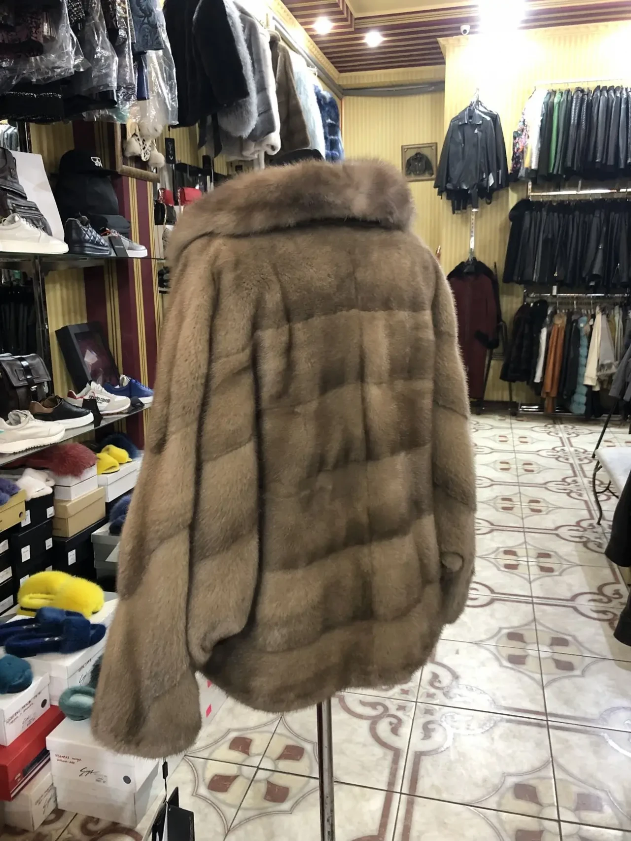 Шуби норкові,Англійський комір Греція 3