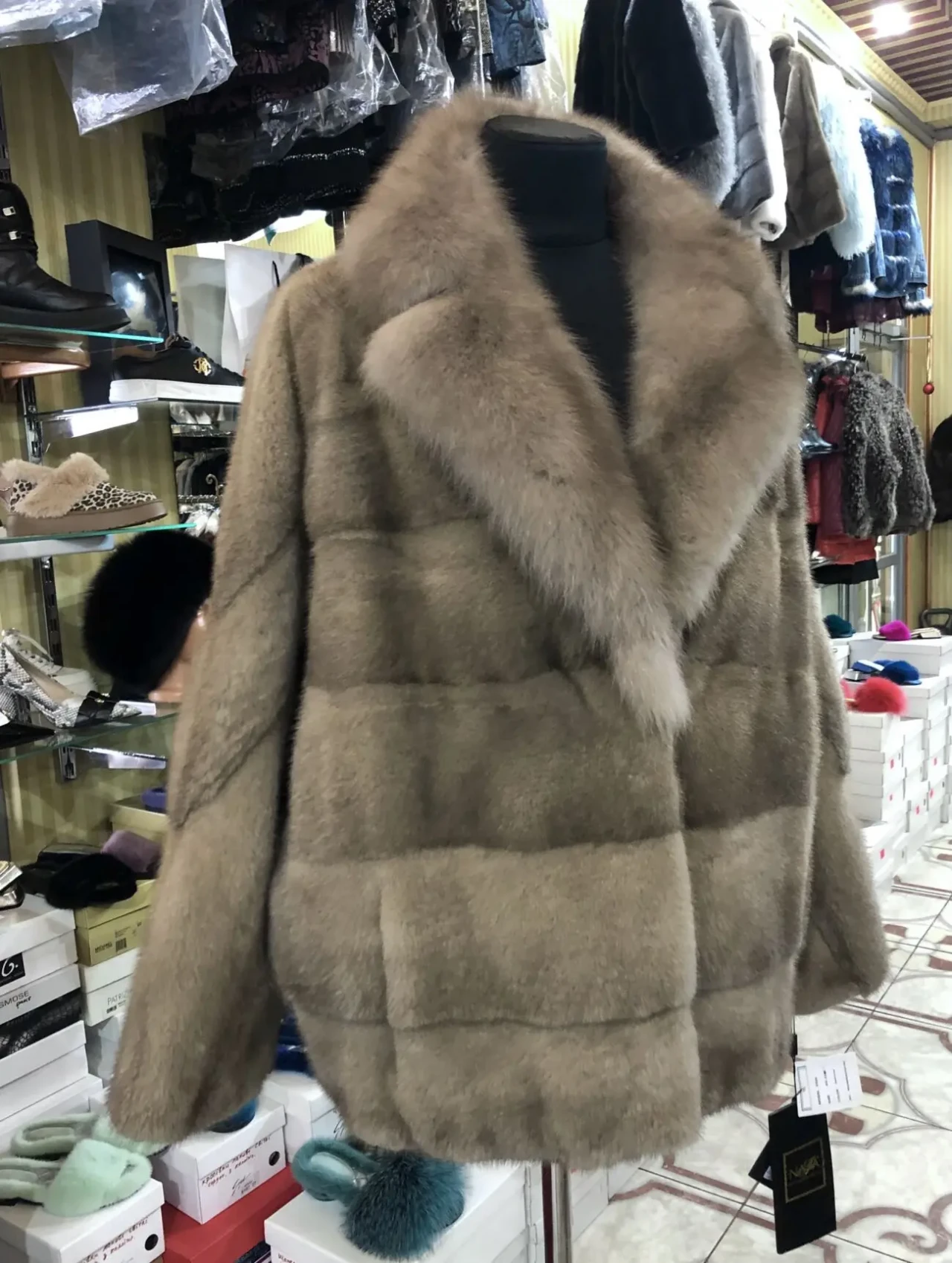 Шуби норкові,Англійський комір Греція 2