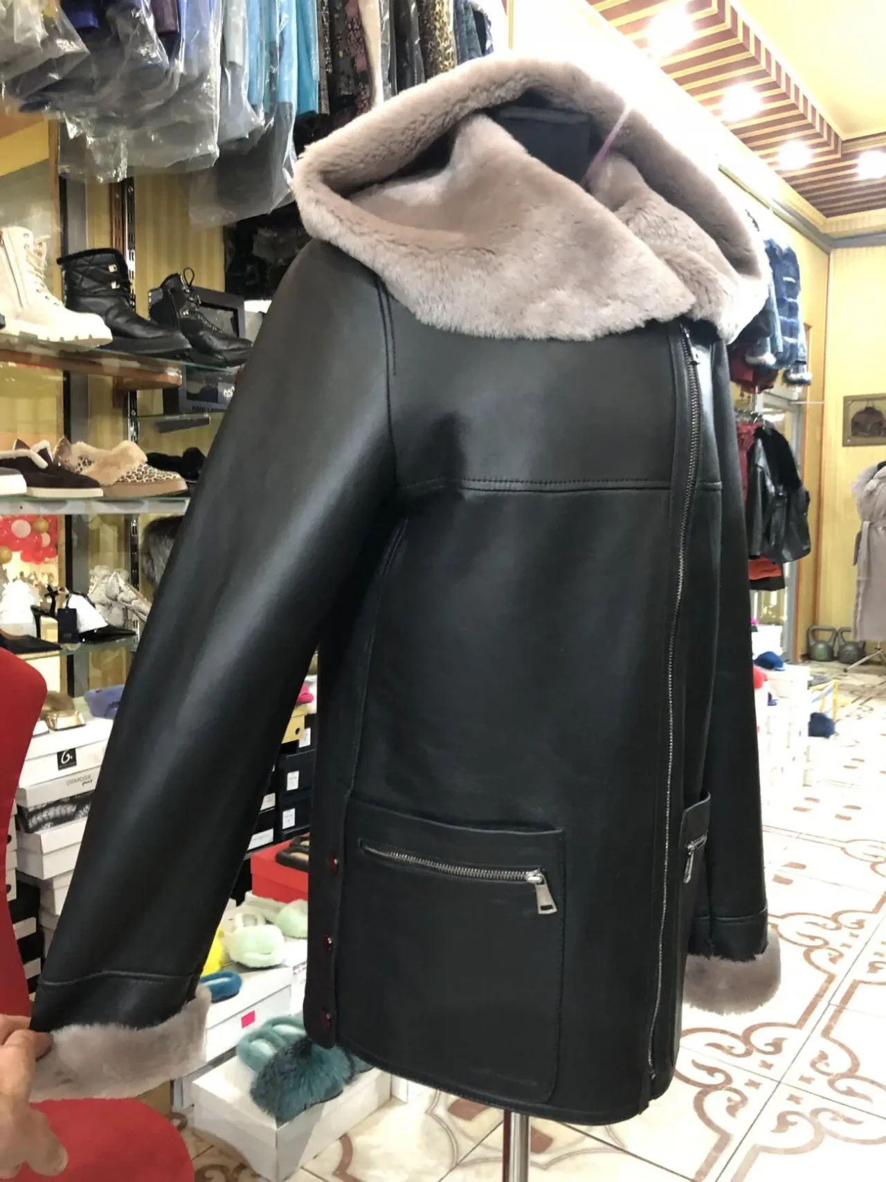 Жіноча дублянка сучасна,капюшон 4