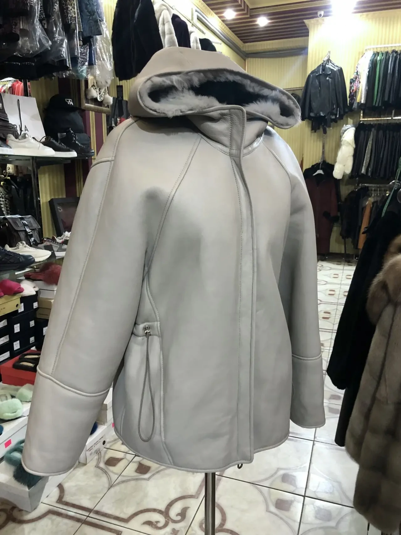 Жіноча дублянка сучасна,капюшон 3