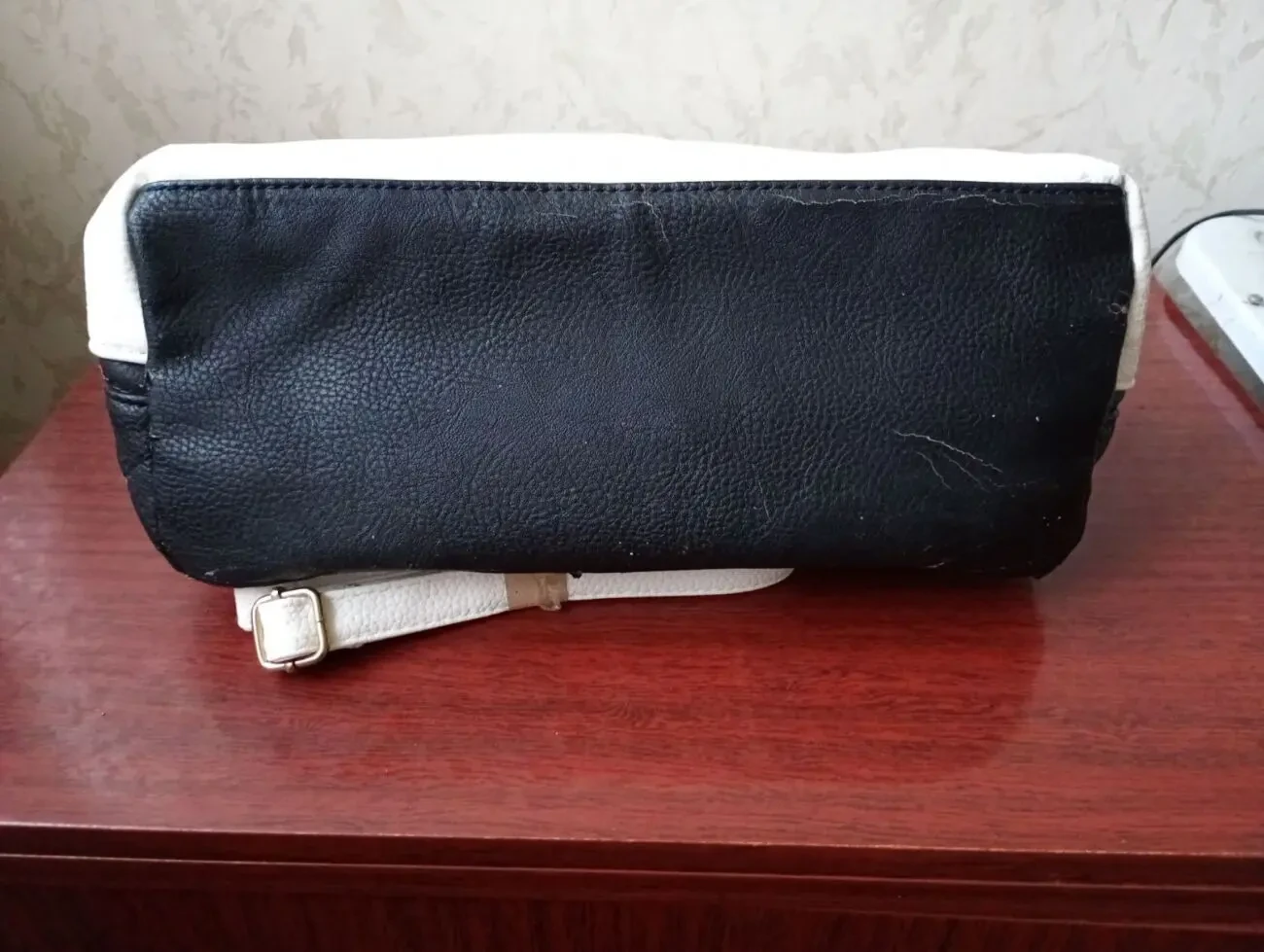 Женская черно-белая сумка. 5