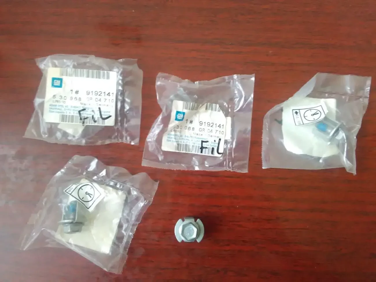 Болт со специальной шайбой к заднему суппорту GM 9192141-Astra G 4