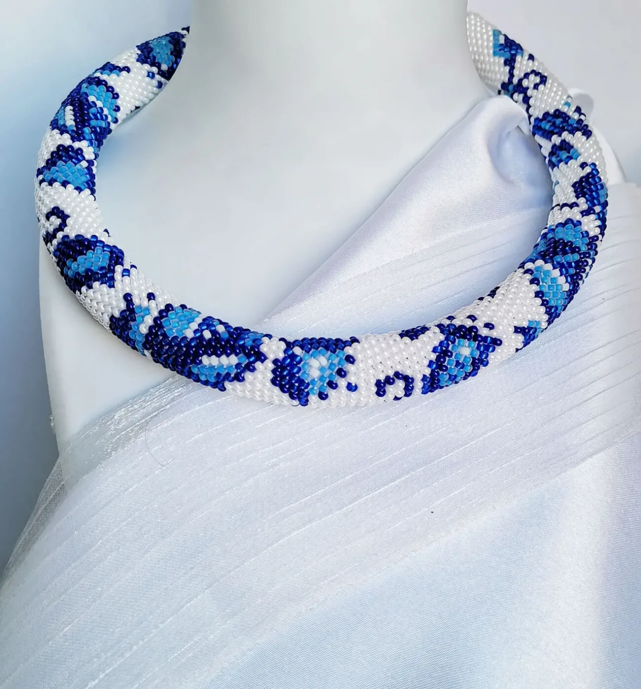 Прикраса із бісеру кольє-джгут Морозна квітка 8