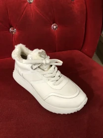 Взуття жіноче утеплене,кросівки зимові беж,шнурки