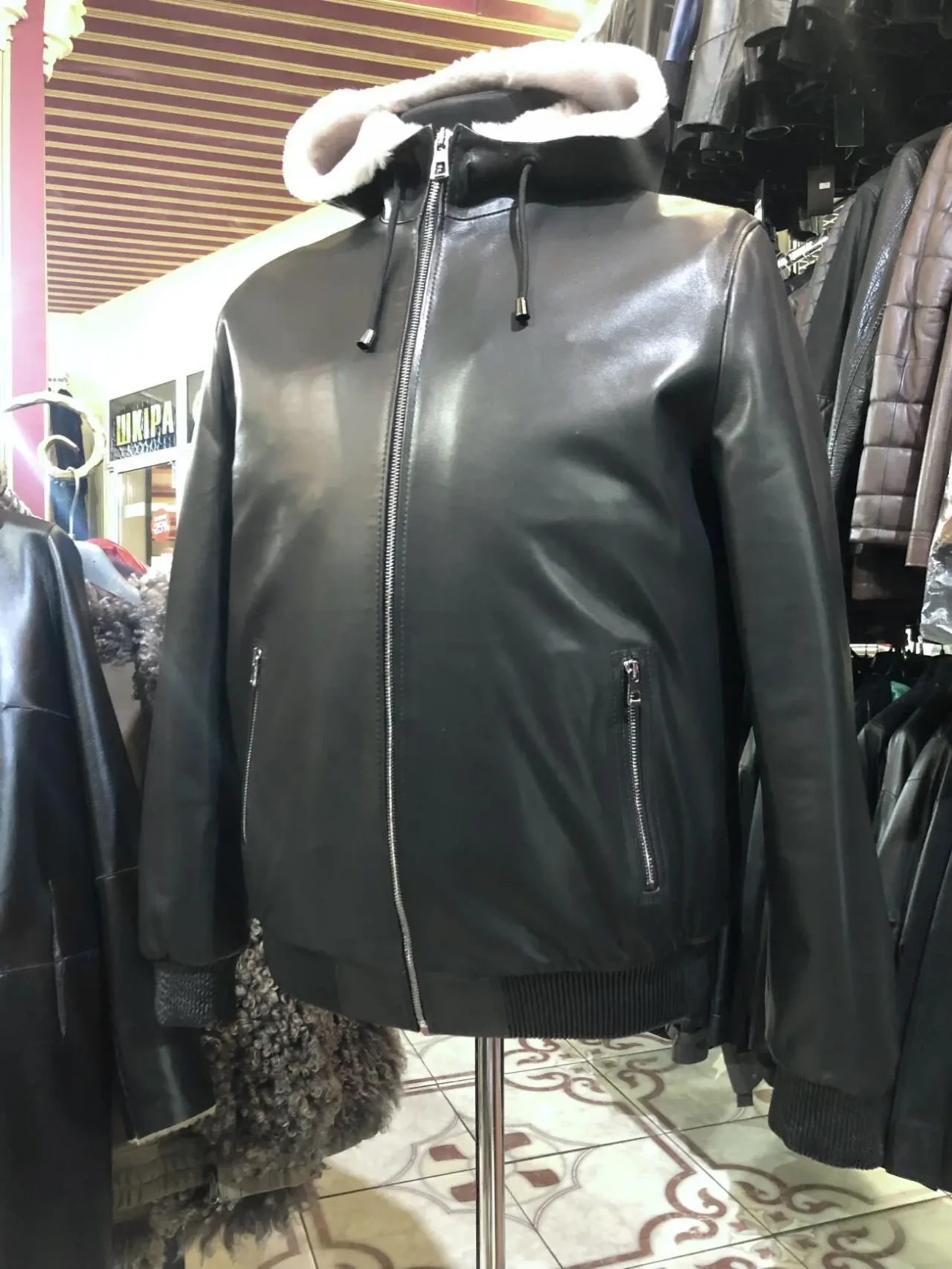 Чоловічі сучасні дублянки,зимові куртки на овчині,капюшон 4