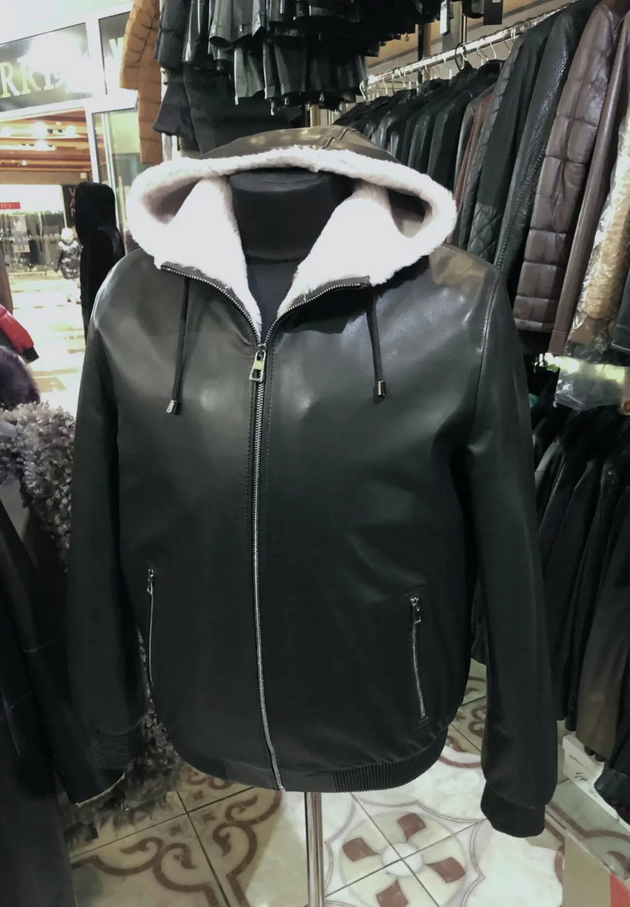 Чоловічі сучасні дублянки,зимові куртки на овчині,капюшон 3