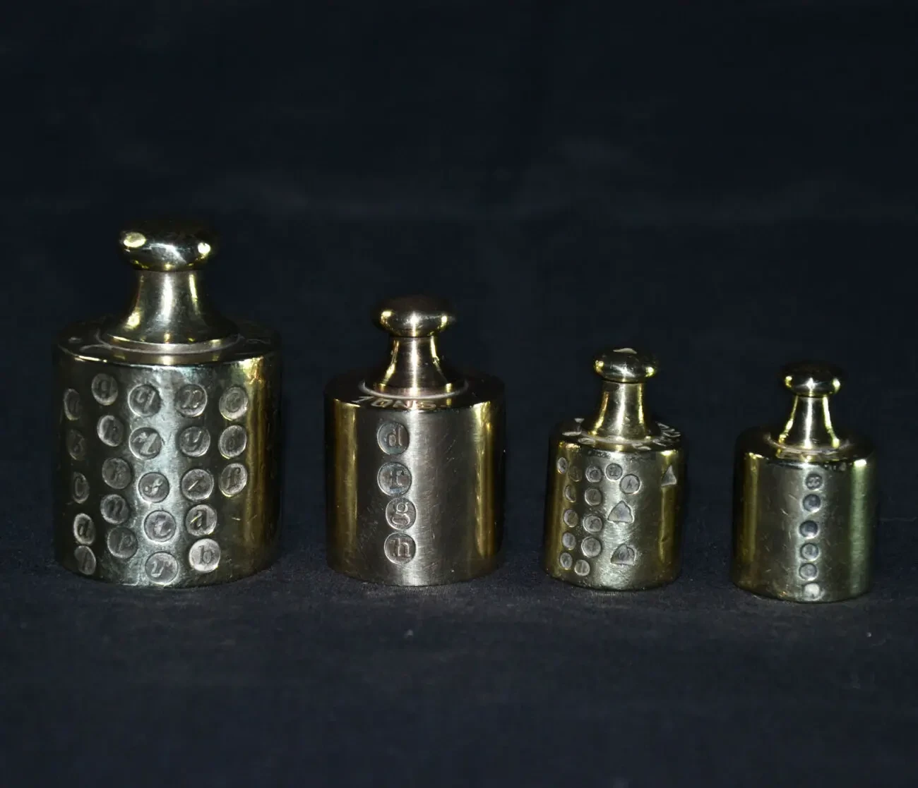 Антиквариат бронзовые гири калибровочные. Эти гири использовались для