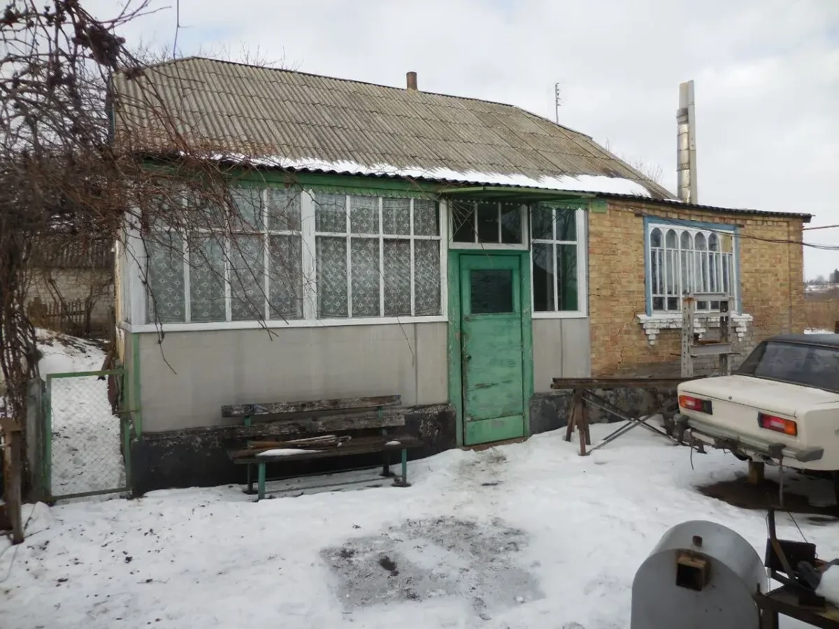 Продам будинок та земельну ділянку с. Росава Миронівський над р.Рось