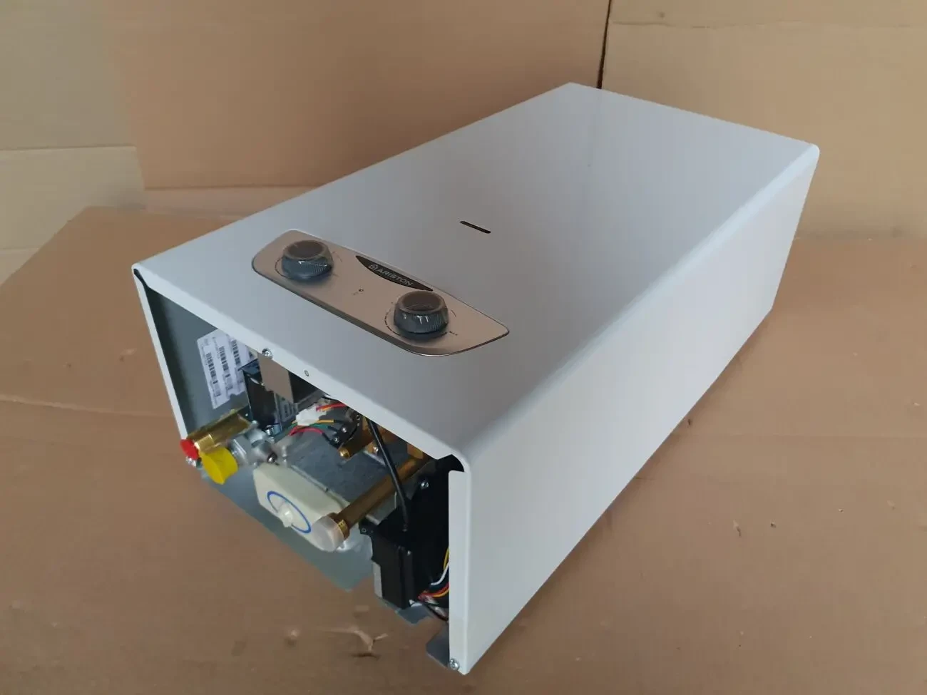 Газовая колонка ARISTON  FAST R ONM 11 NG UA (11 л/мин), новая 3