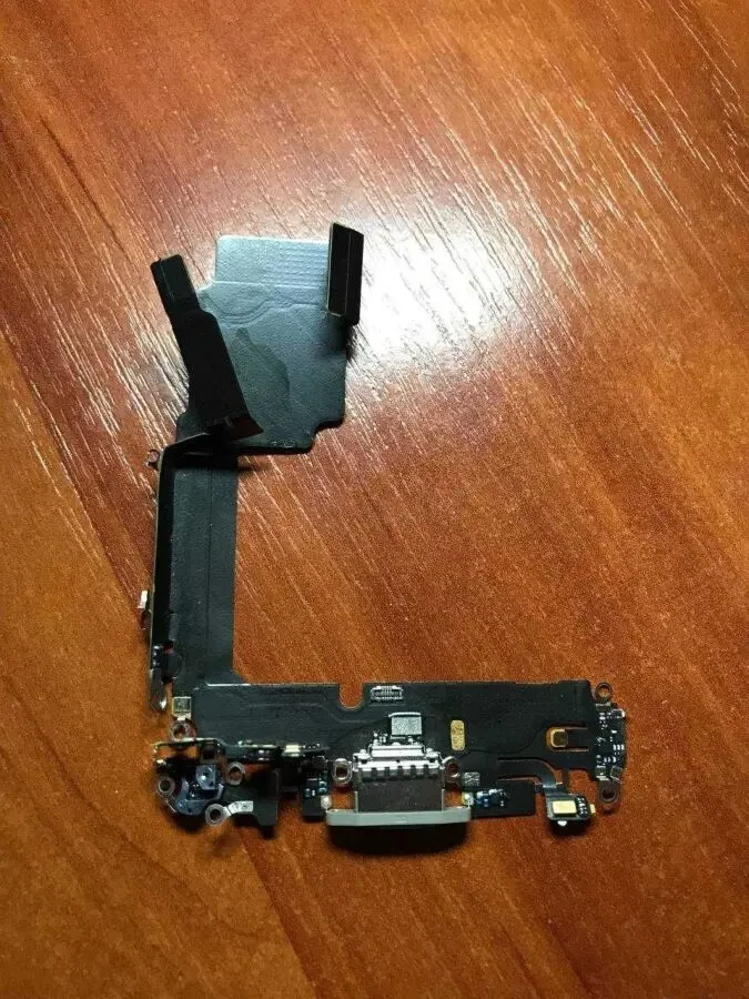 Нижній шлейф iPhone 15 Pro та порт зарядки з мікрофоном Black