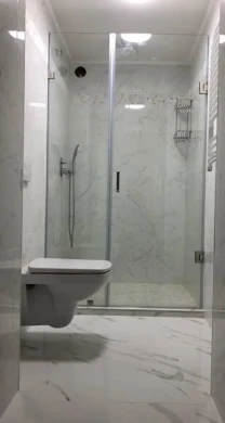 Скляні душеві кабіни