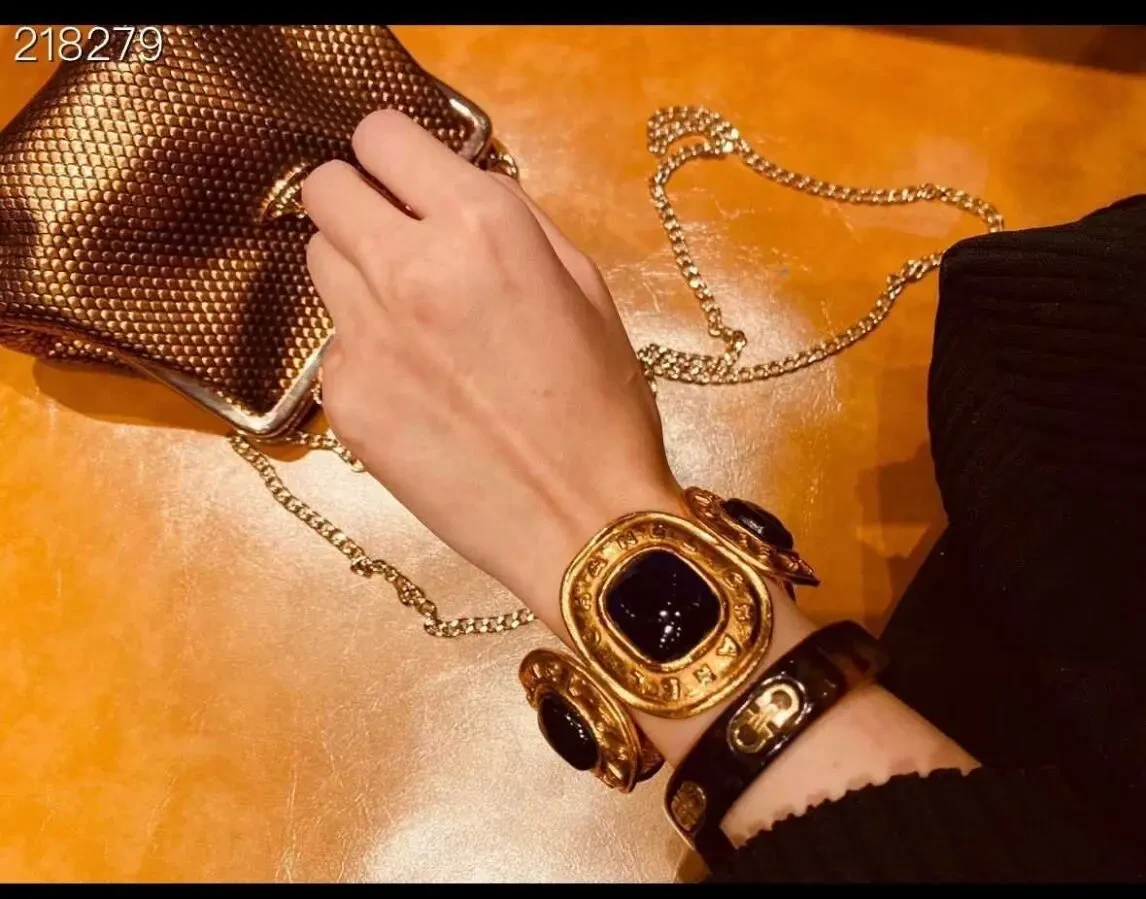 Браслет-каф Chanell 7