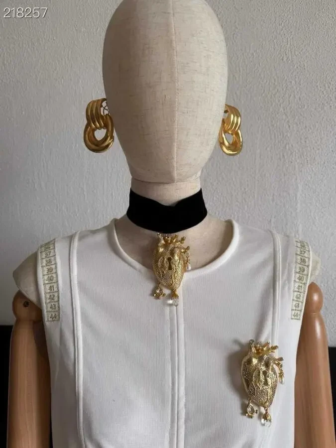 Брошка Schiaparelli 10