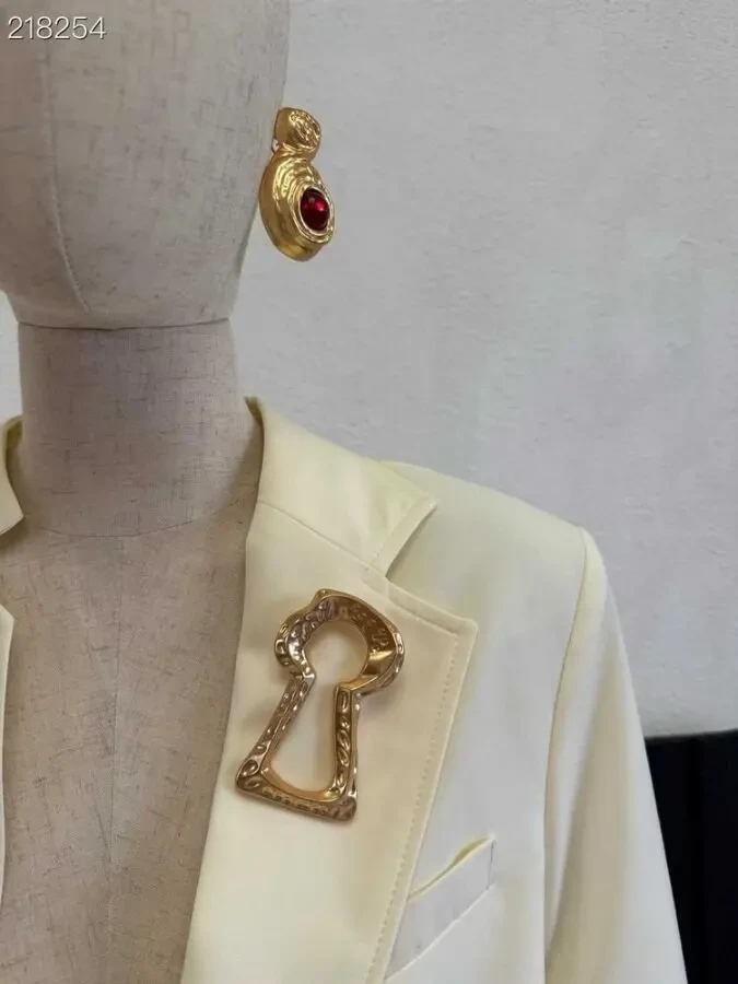 Брошка Schiaparelli 5