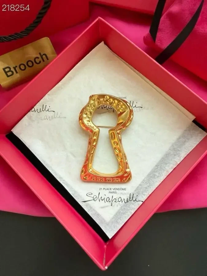 Брошка Schiaparelli
